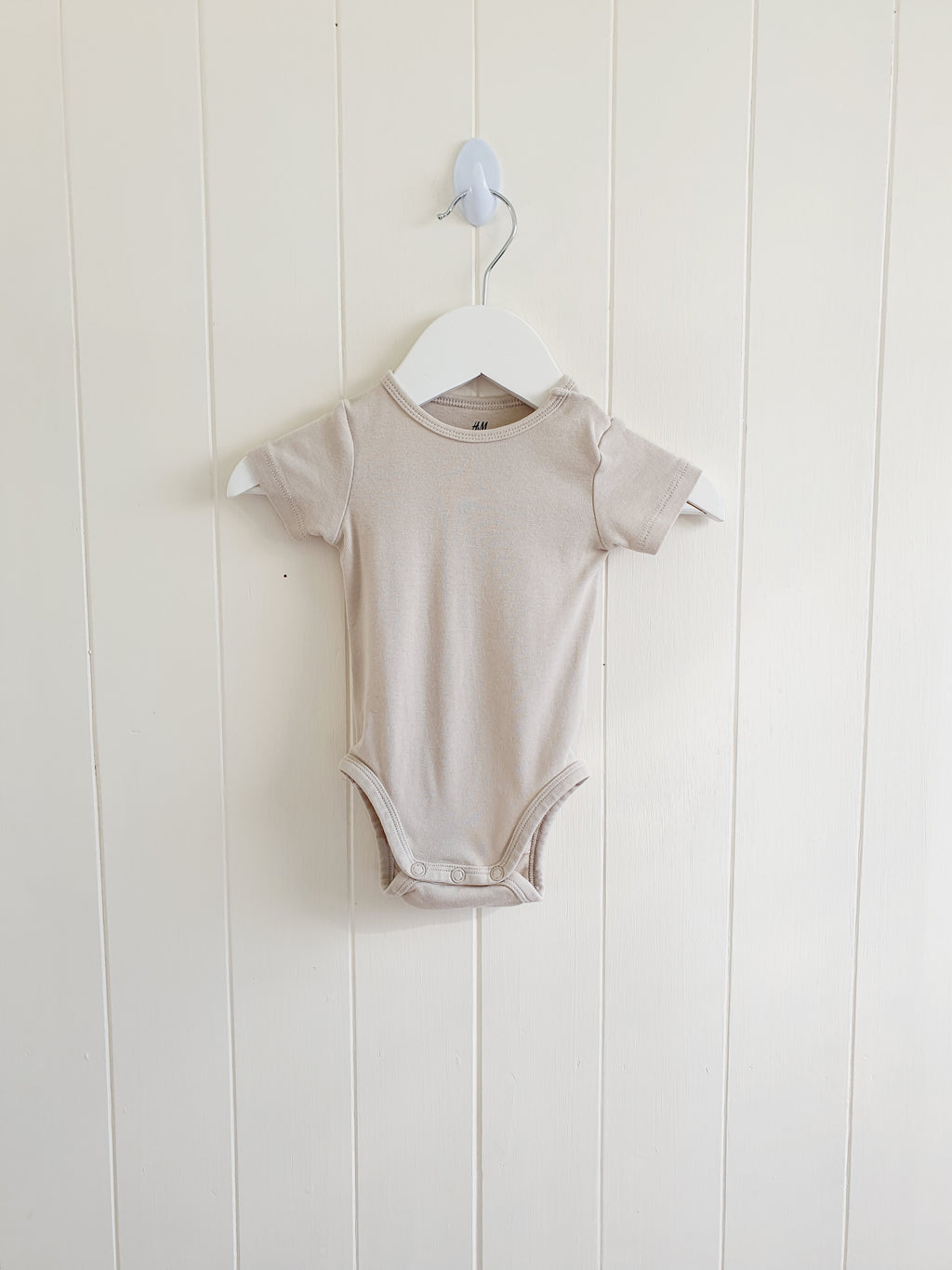 H&M beige short sleeve bodysuit 2-4 months