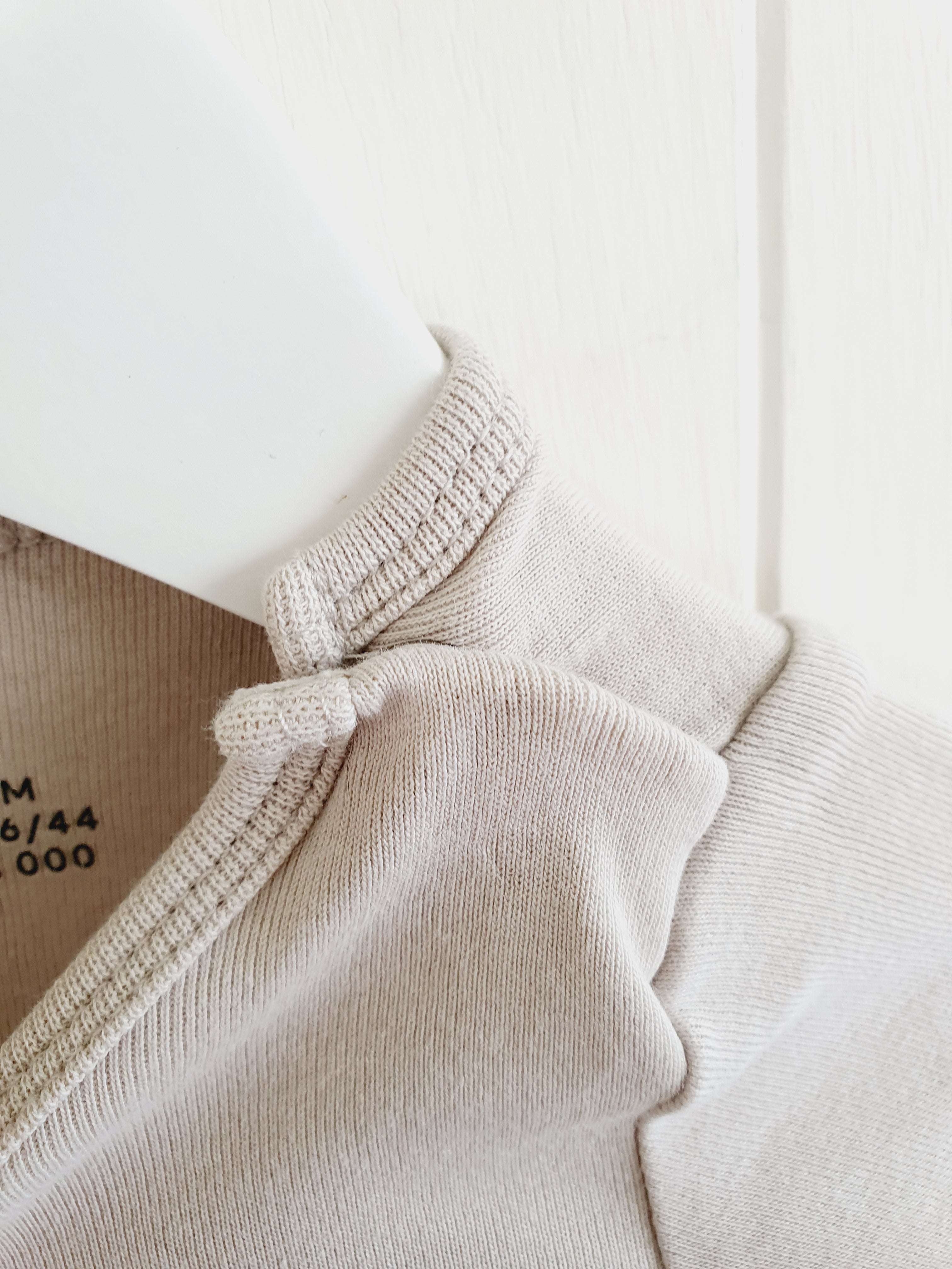 H&M beige short sleeve bodysuit 2-4 months