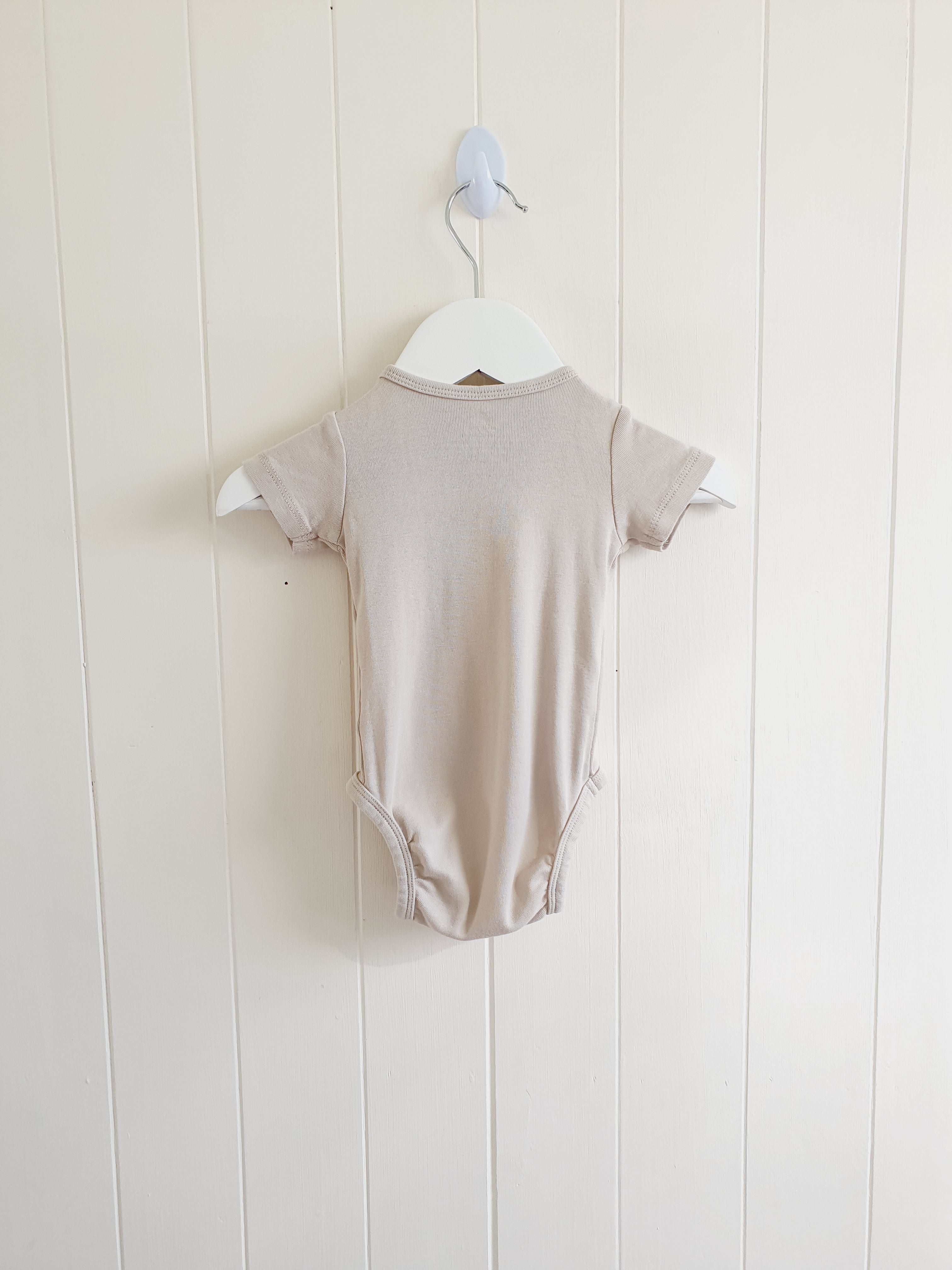 H&M beige short sleeve bodysuit 2-4 months