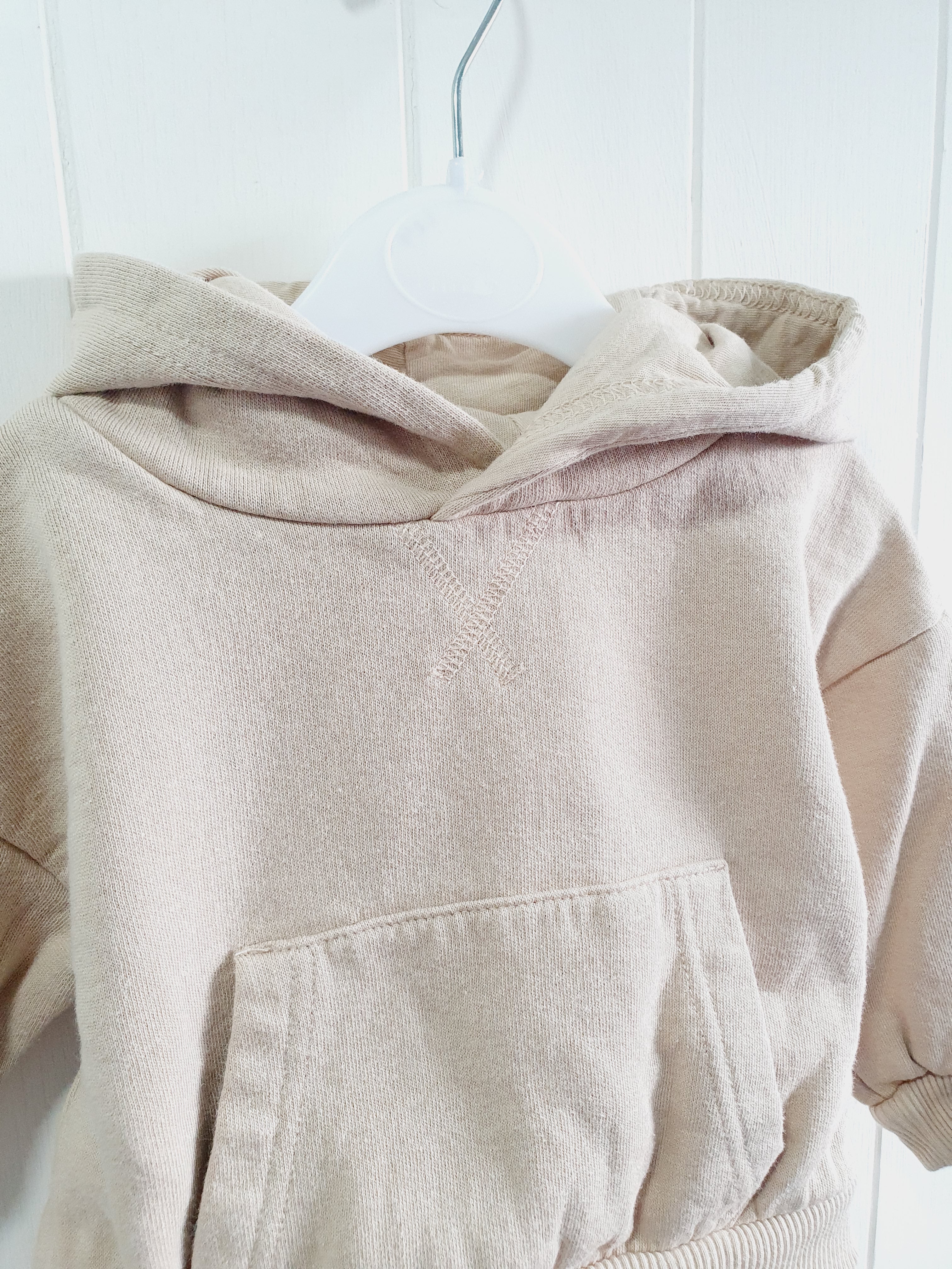 Primark - beige hooded sweatshirt and joggers set 6-9 months