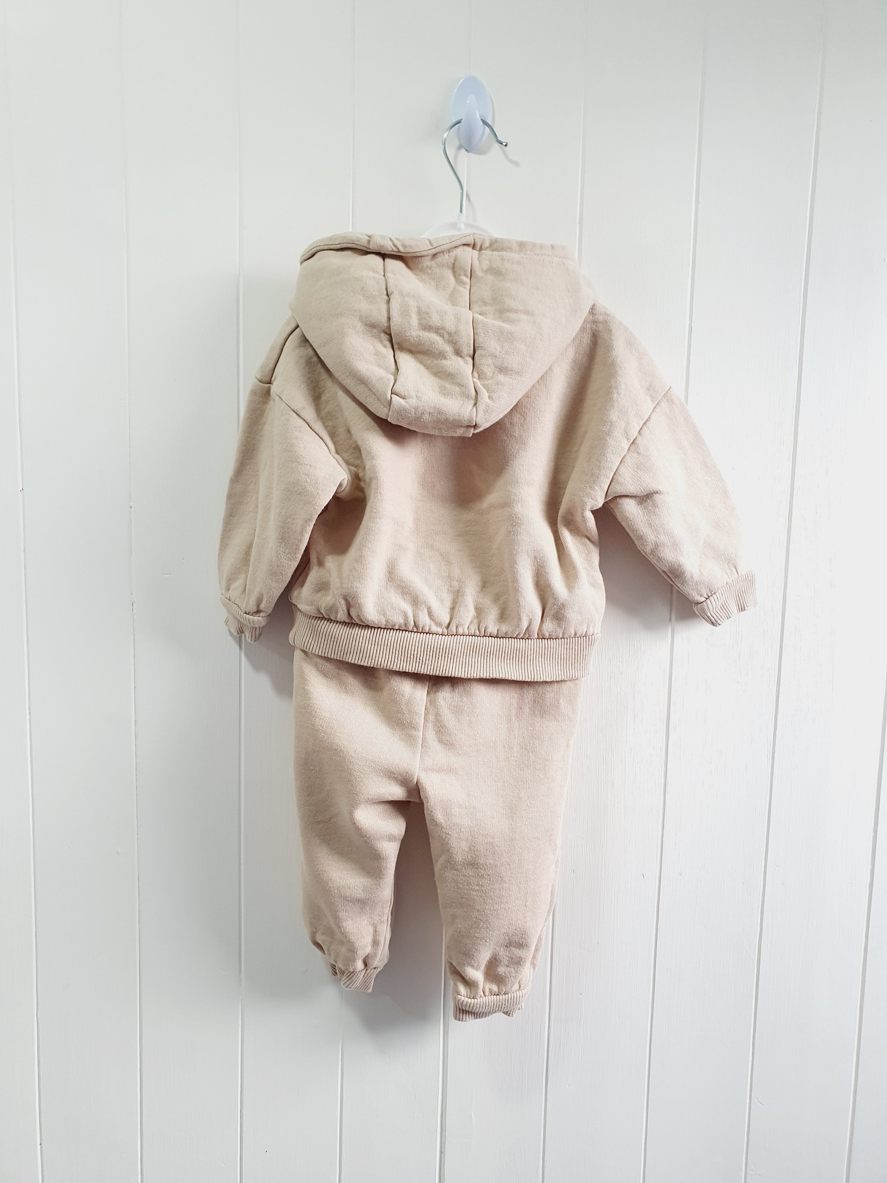 Primark - beige hooded sweatshirt and joggers set 6-9 months