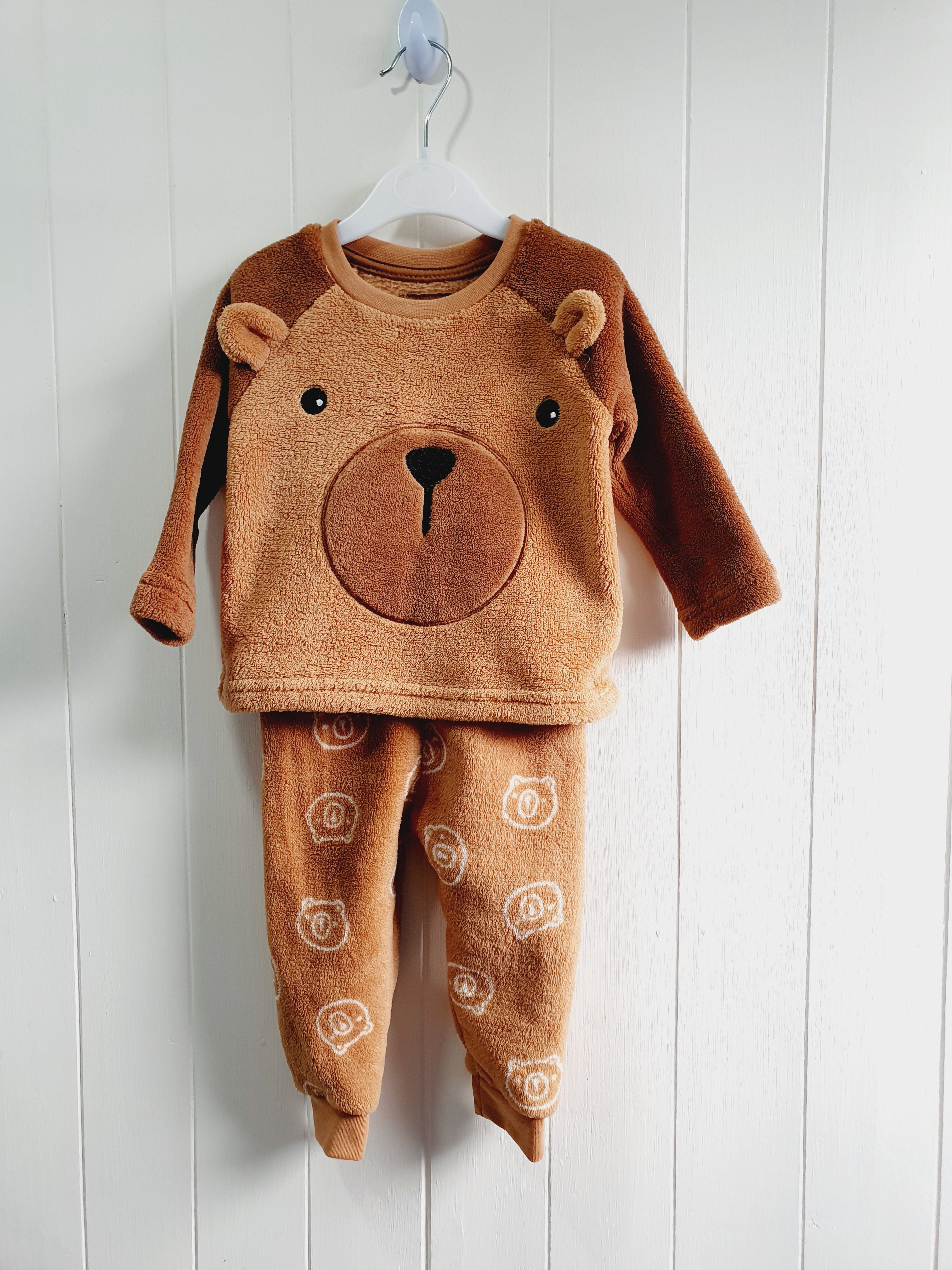 Primark - fleece 2 piece pyjamas 6-9 months