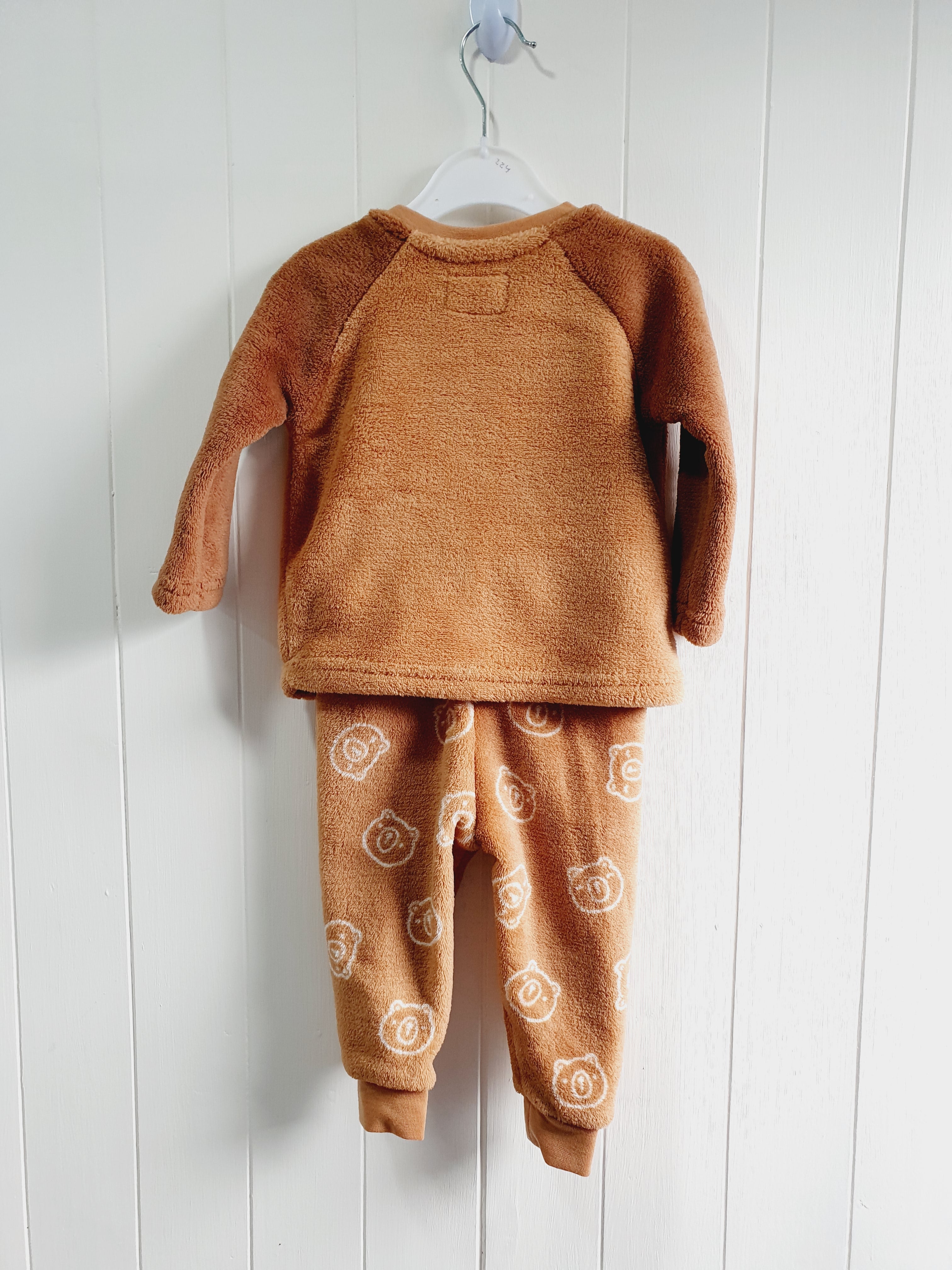Primark - fleece 2 piece pyjamas 6-9 months