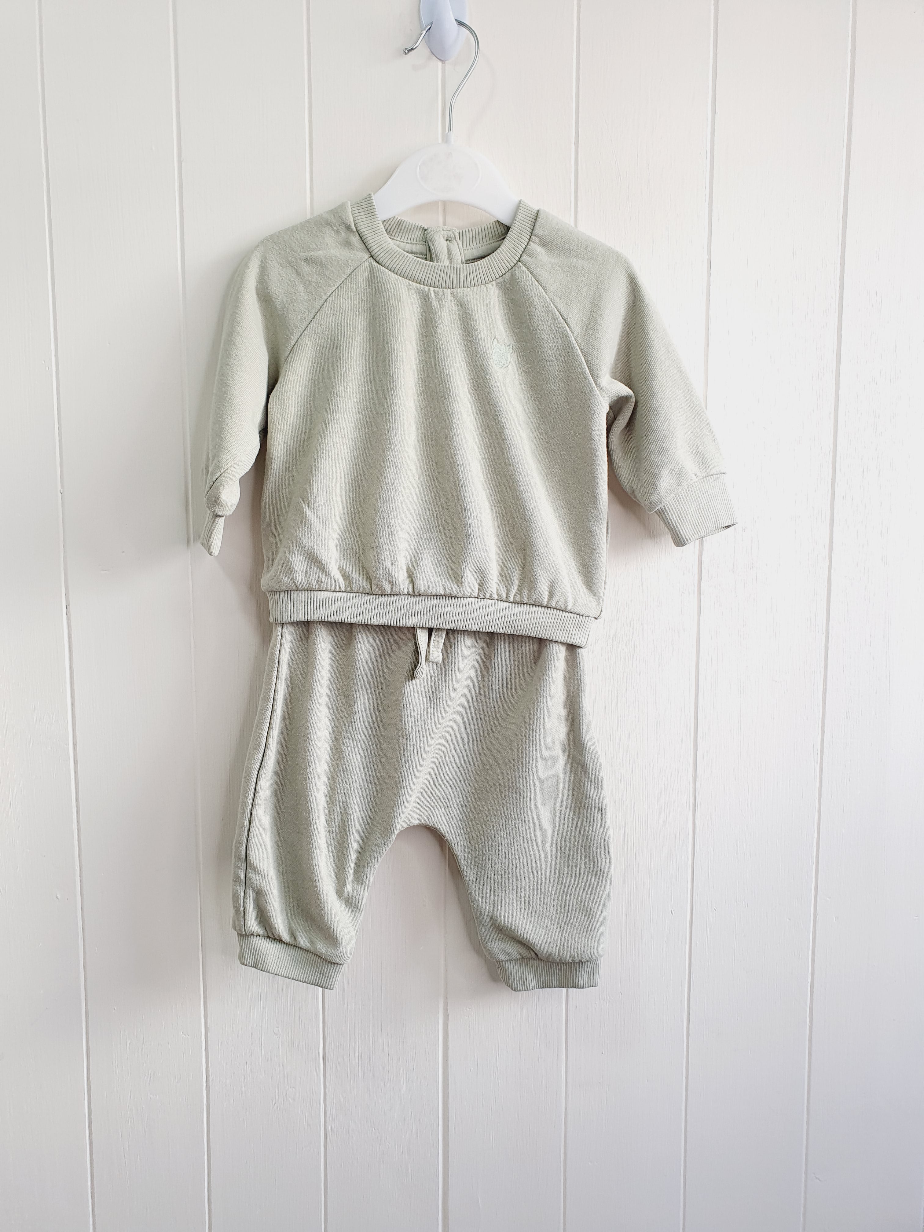 Matalan green sweatshirt and joggers bottoms set