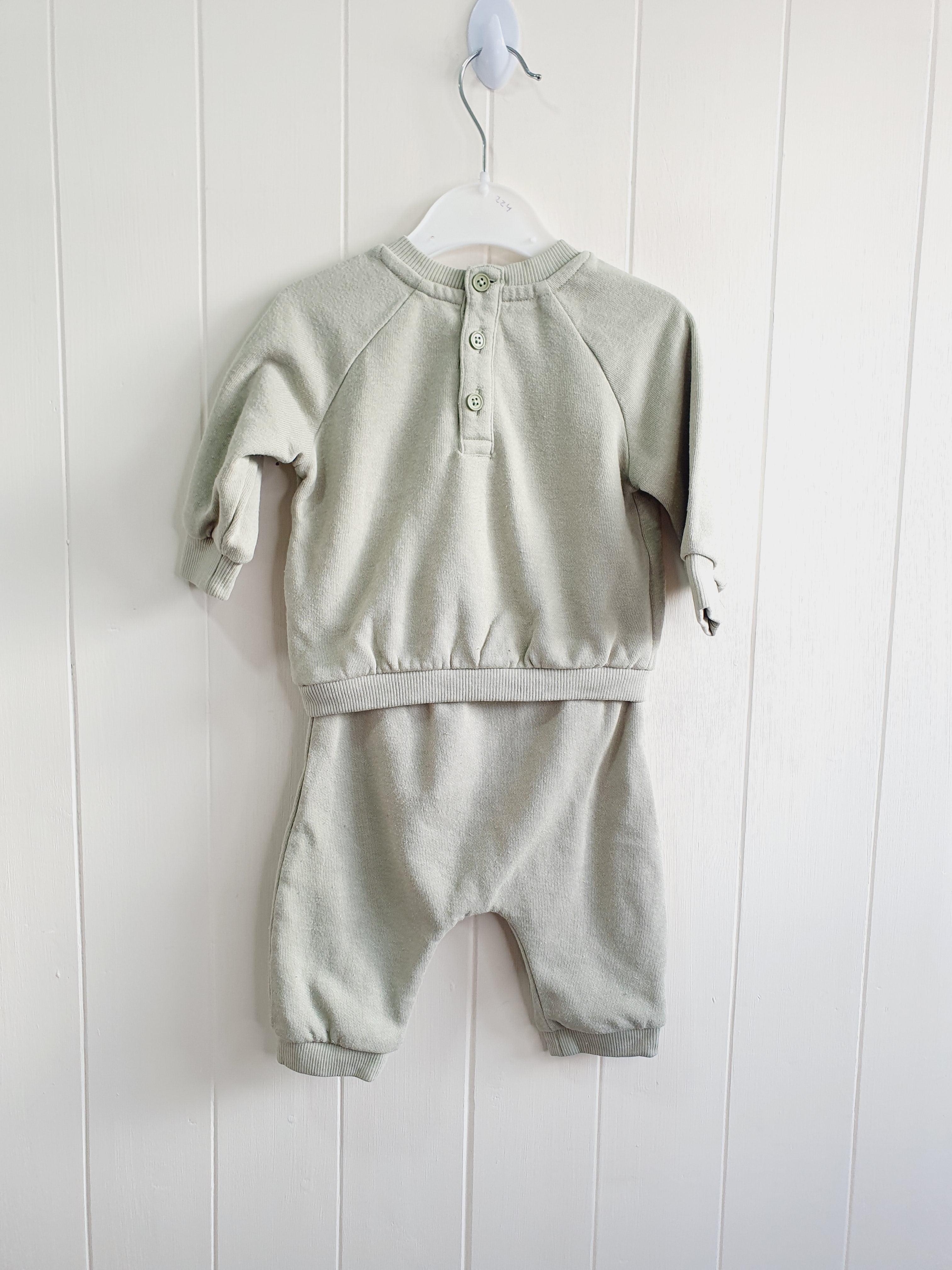 Matalan green sweatshirt and joggers bottoms set