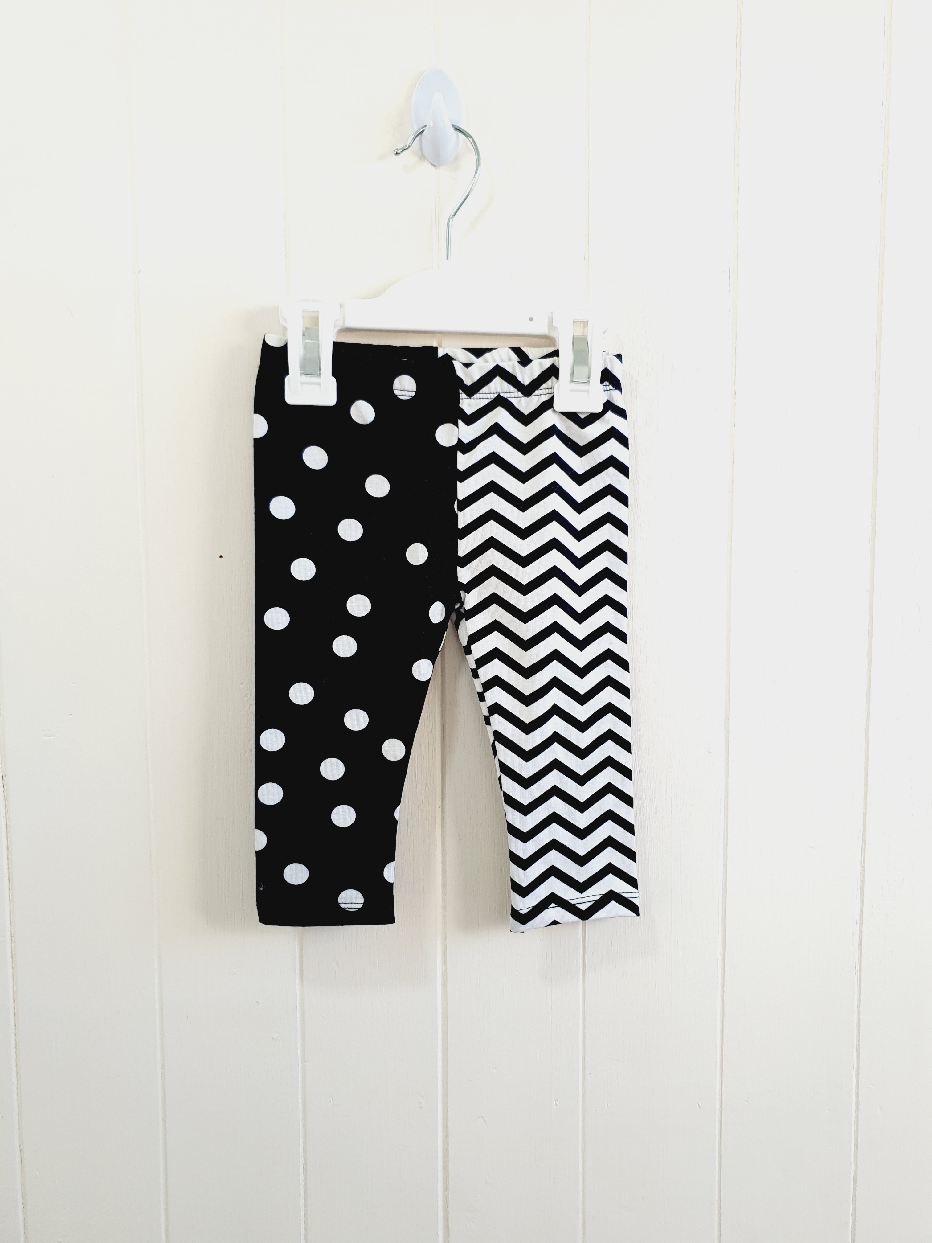 Matalan chevron and polka dot leggings 6-9 months