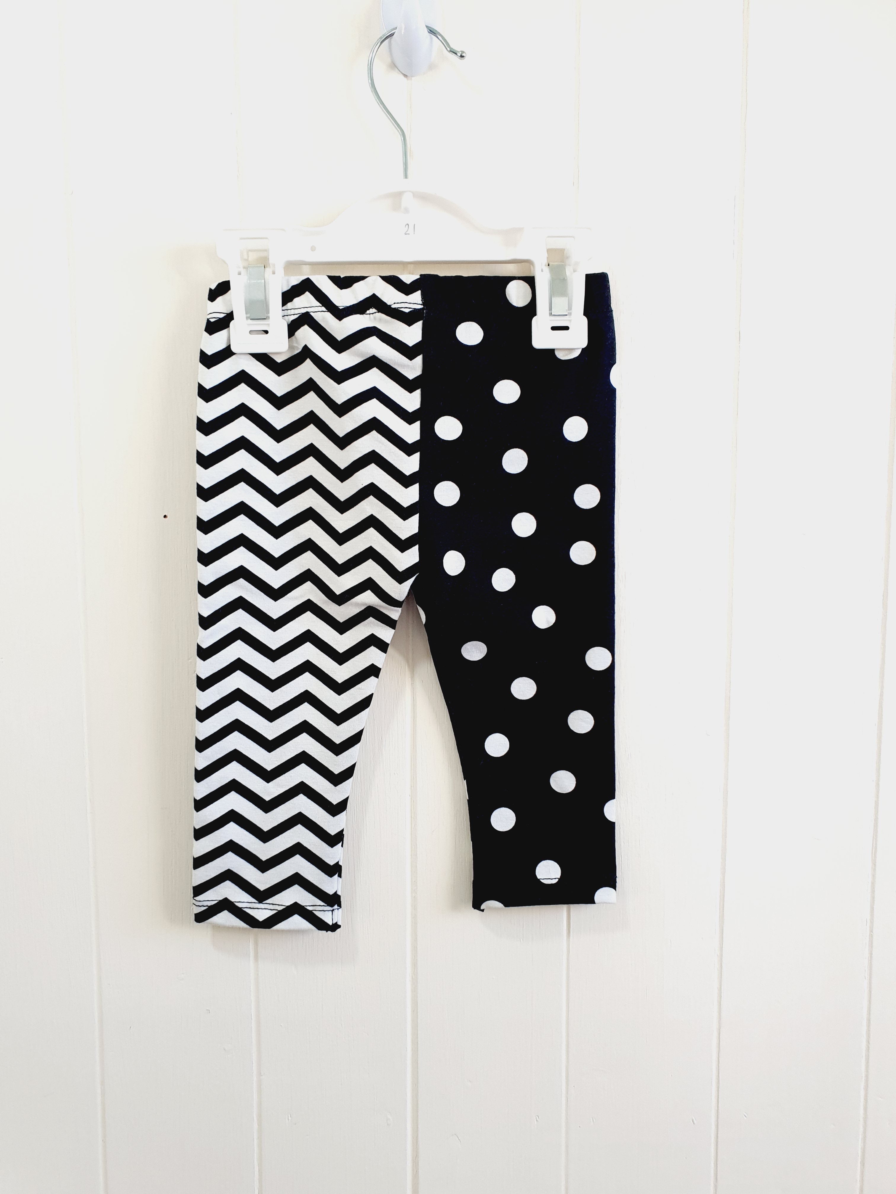 Matalan chevron and polka dot leggings 6-9 months