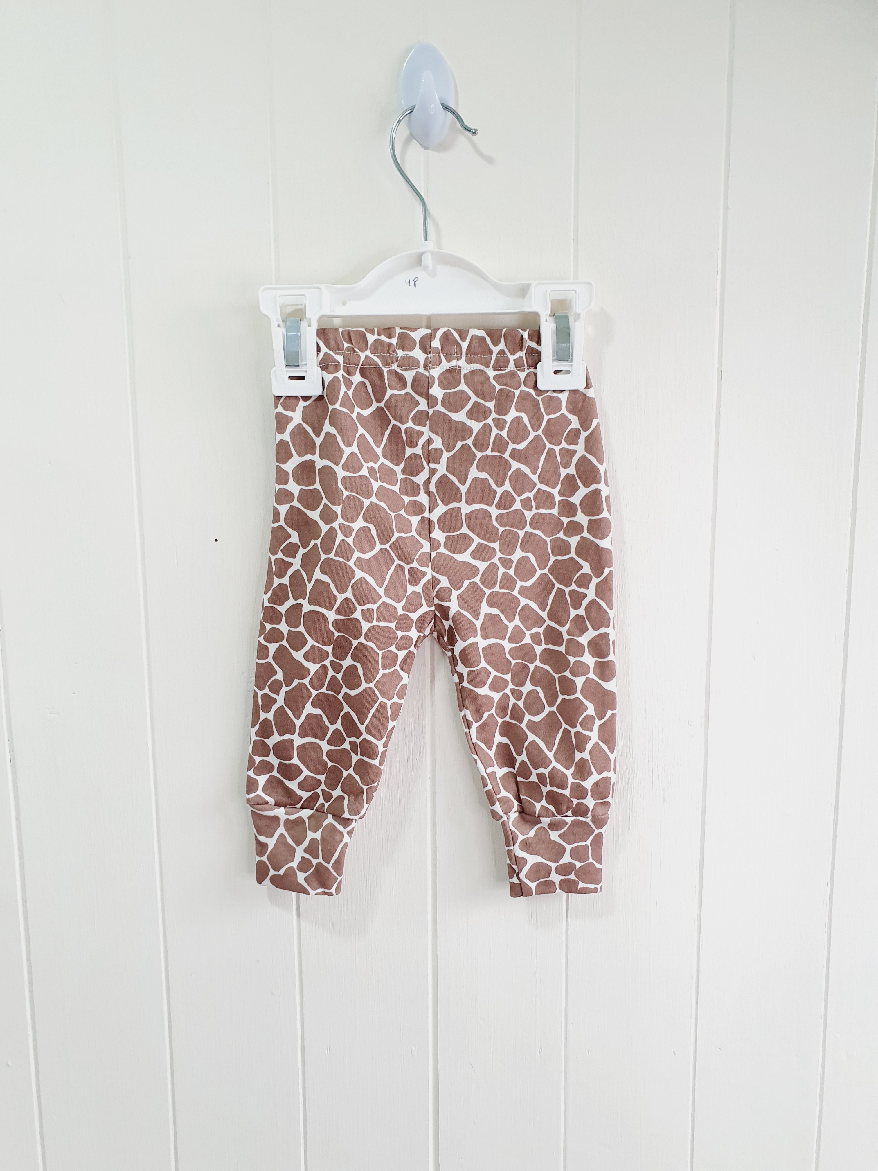 Gem Look Australia giraffe print bodusuit-leggings-long sleeve top-hat set 0-6 months