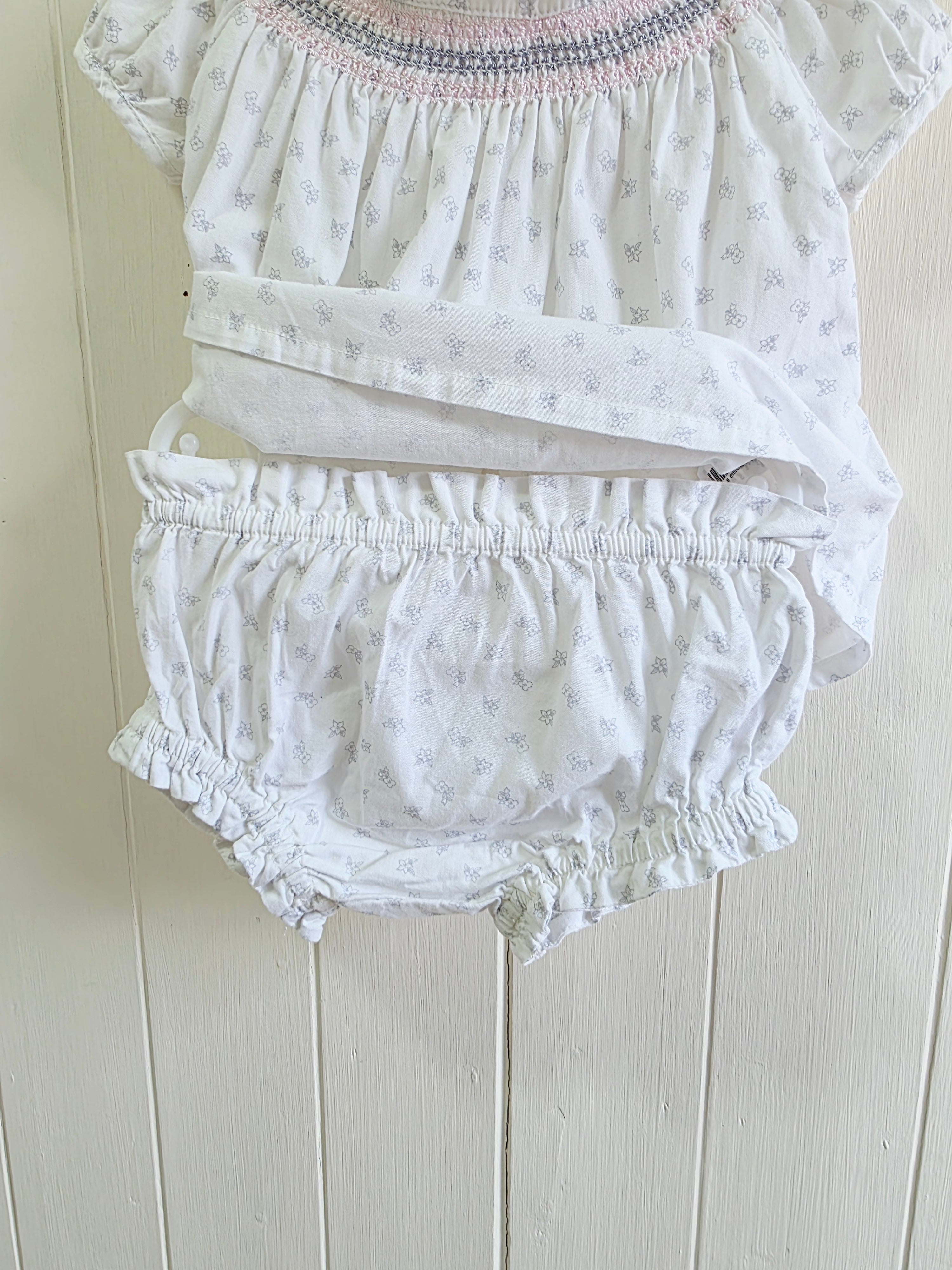Nutmeg - up to 1 month white smocked floral bloomer set