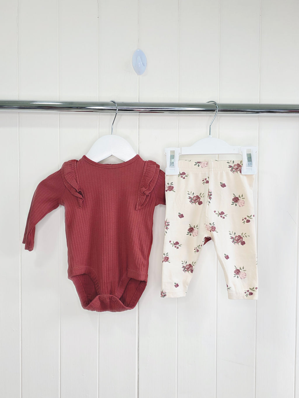 TU - up to 1 month long sleeve bodysuit and cream floral leggings set