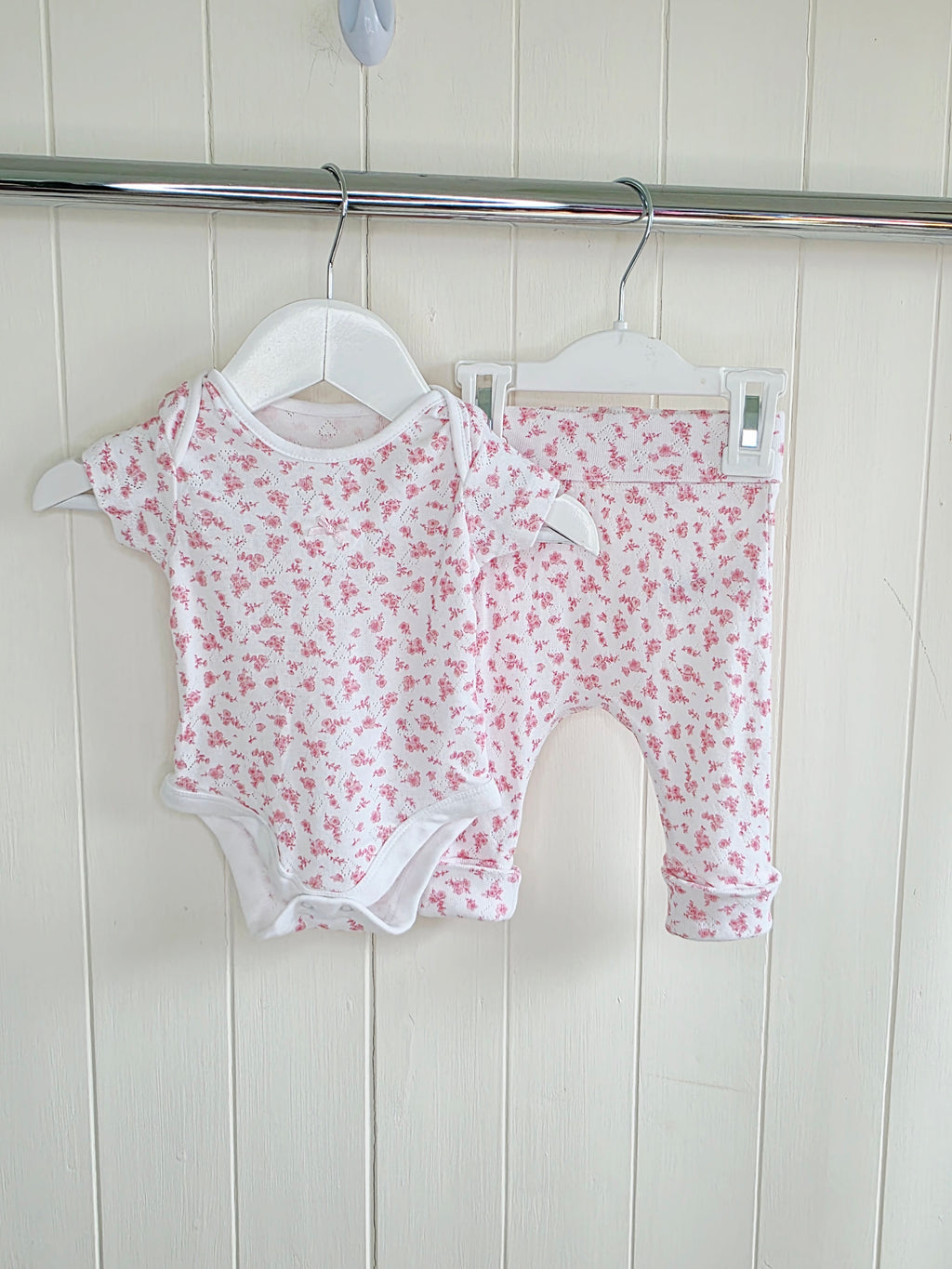 Little Nutmeg - 0-3 months white floral short sleeve bodysuit and leggings set