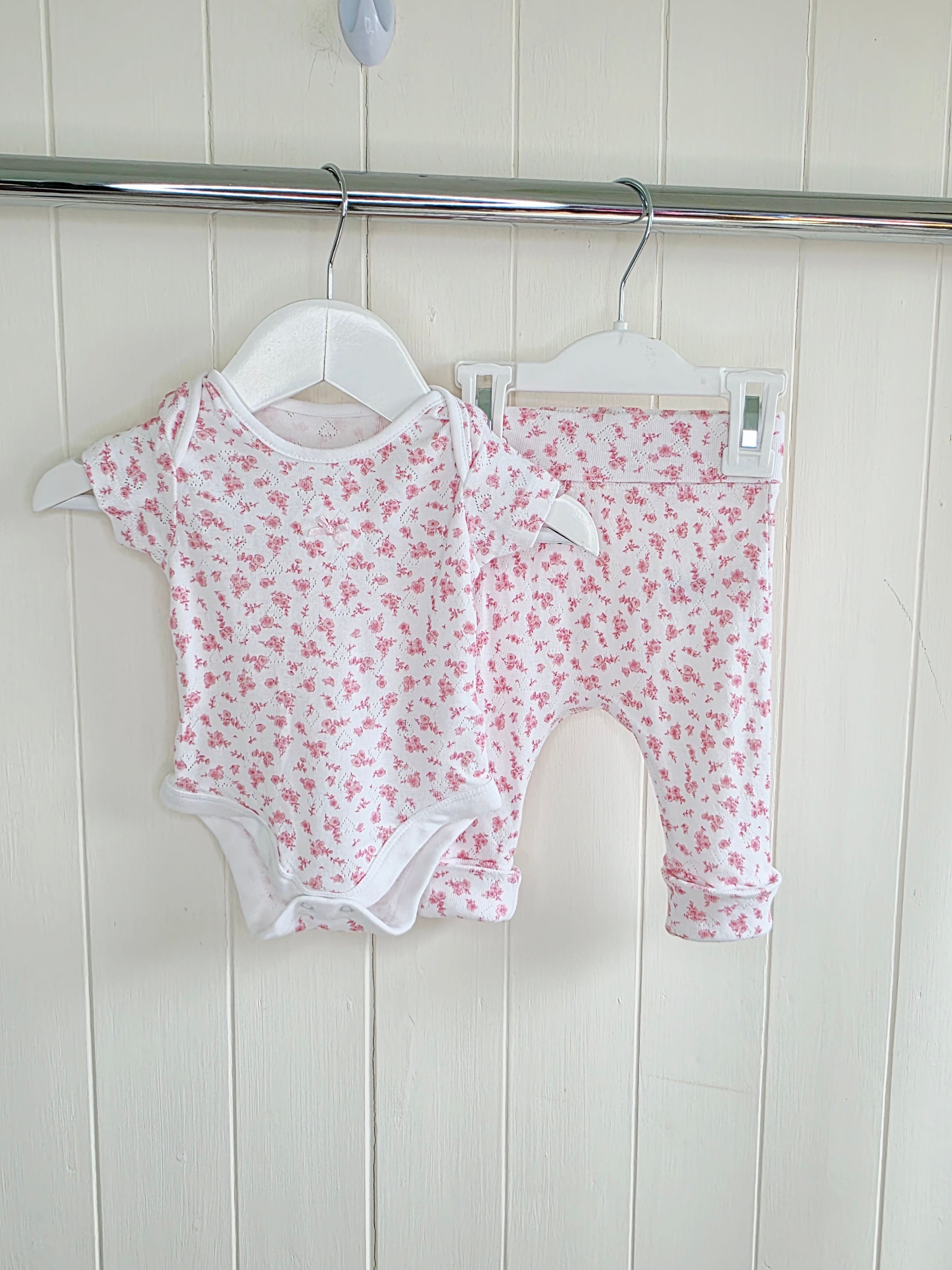 Little Nutmeg - 0-3 months white floral short sleeve bodysuit and leggings set