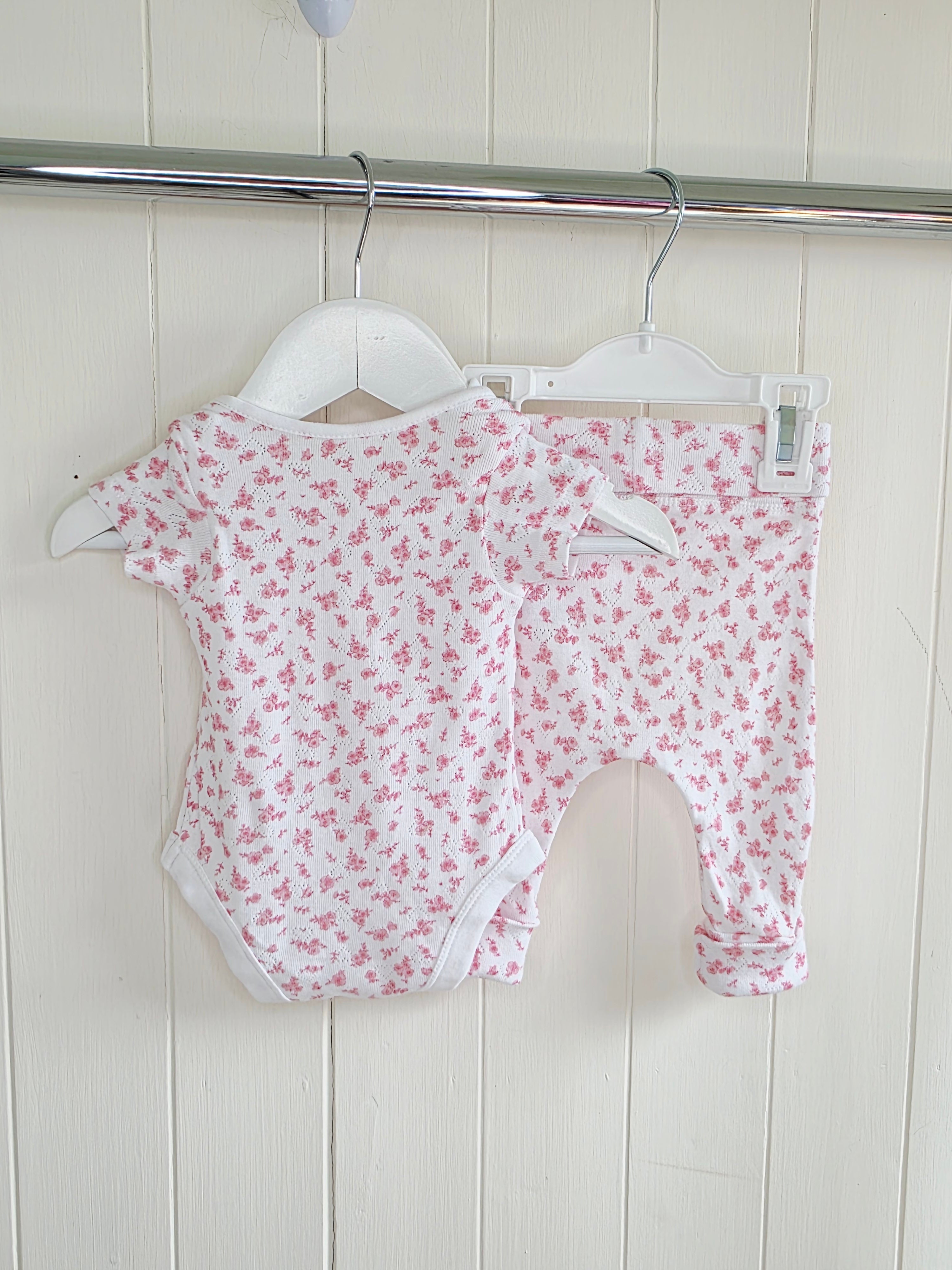 Little Nutmeg - 0-3 months white floral short sleeve bodysuit and leggings set