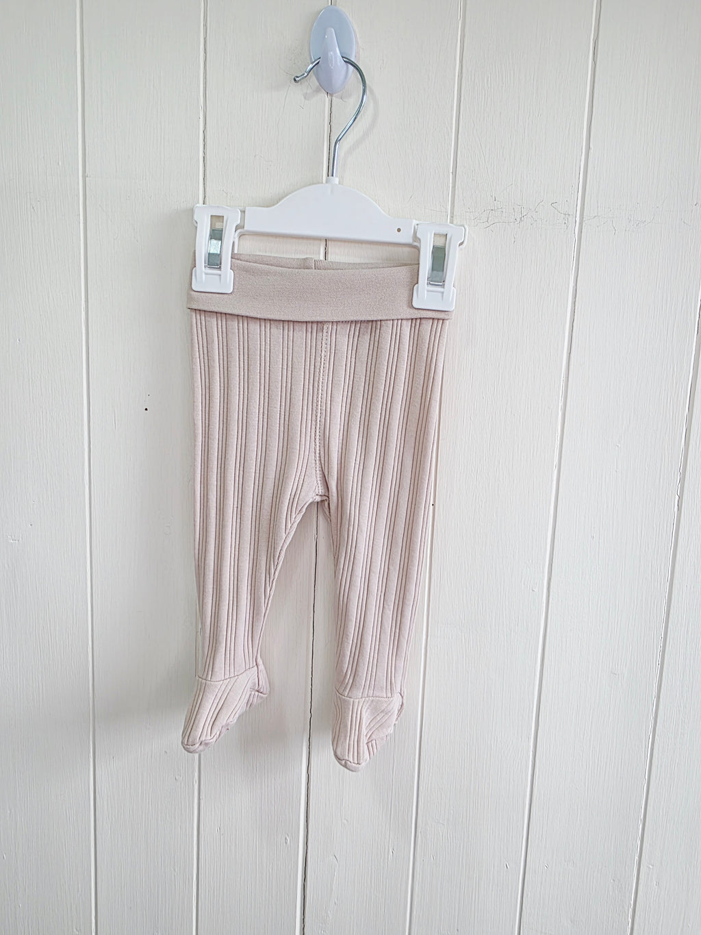 H&M - 1-2 months unisex beige footed leggings