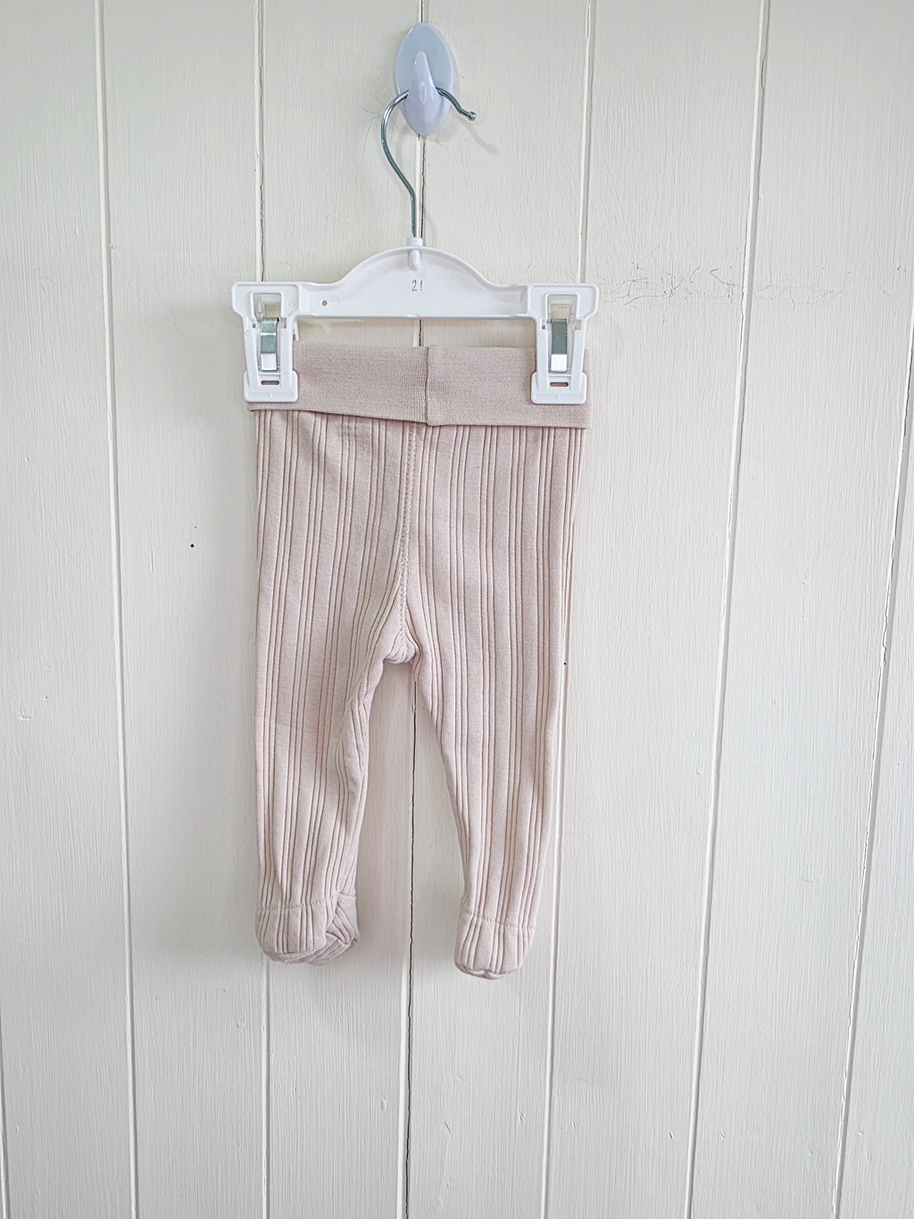 H&M - 1-2 months unisex beige footed leggings