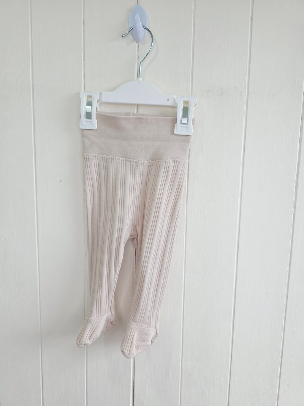 H&M - 1-2 months unisex beige footed leggings