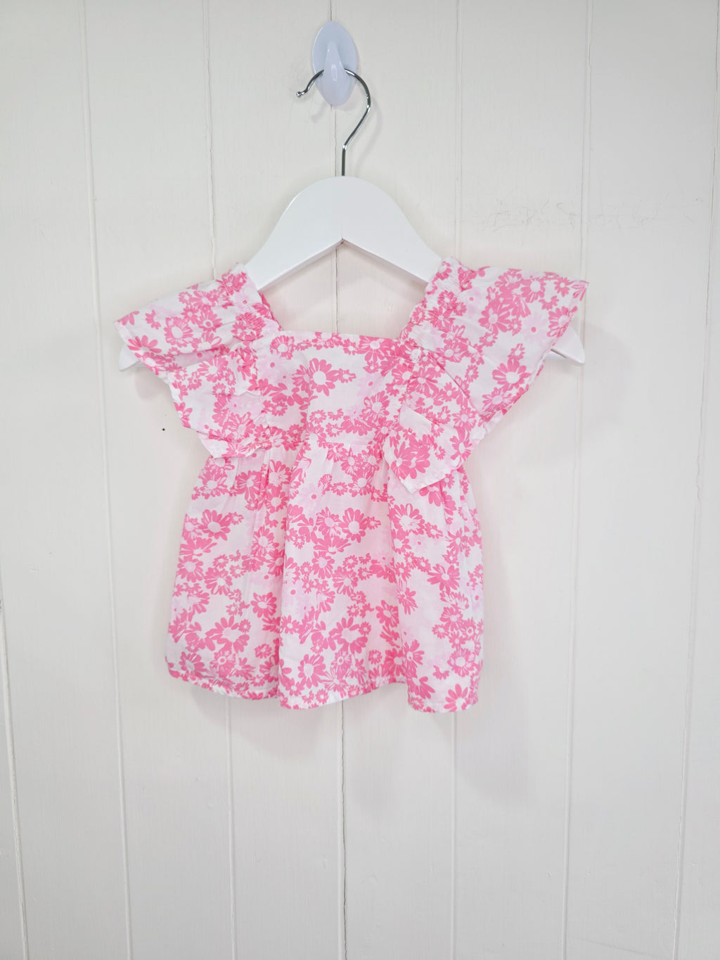 Leigh Tucker - 3-6 months white and pink floral cotton top featuring ruffle sleeves