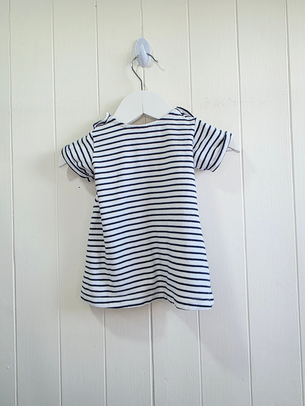 H&M - 4-6 months girl striped jersey dress features a cute bunny applique on the pocket